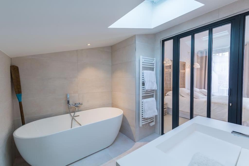 Maison D'Hotes, Terrasse & Jacuzzi En Plein Centre Bordeaux Bagian luar foto